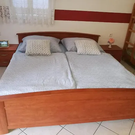Hodosi Apartman * Velky Meder